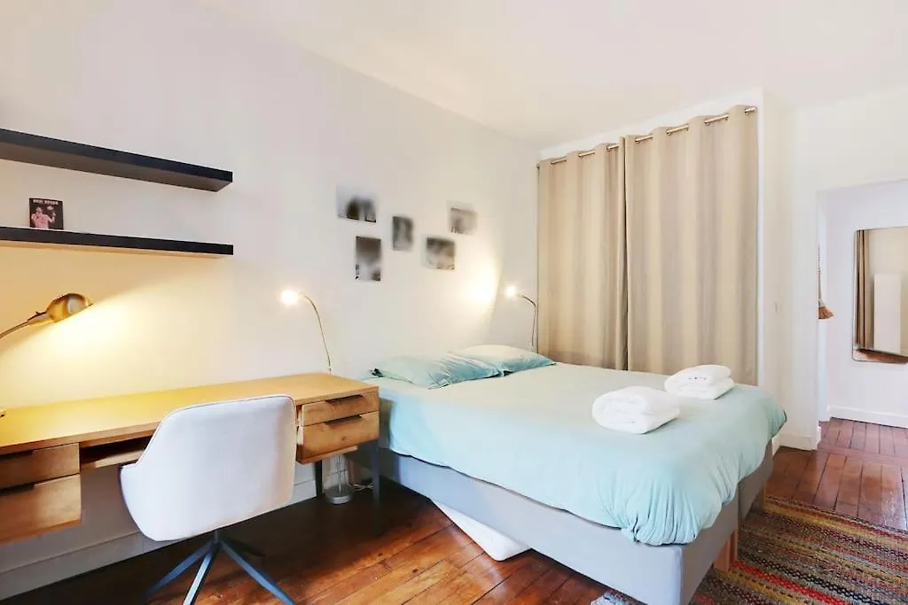 Ferienwohnung Exceptional Location Charme Parisien Apartment